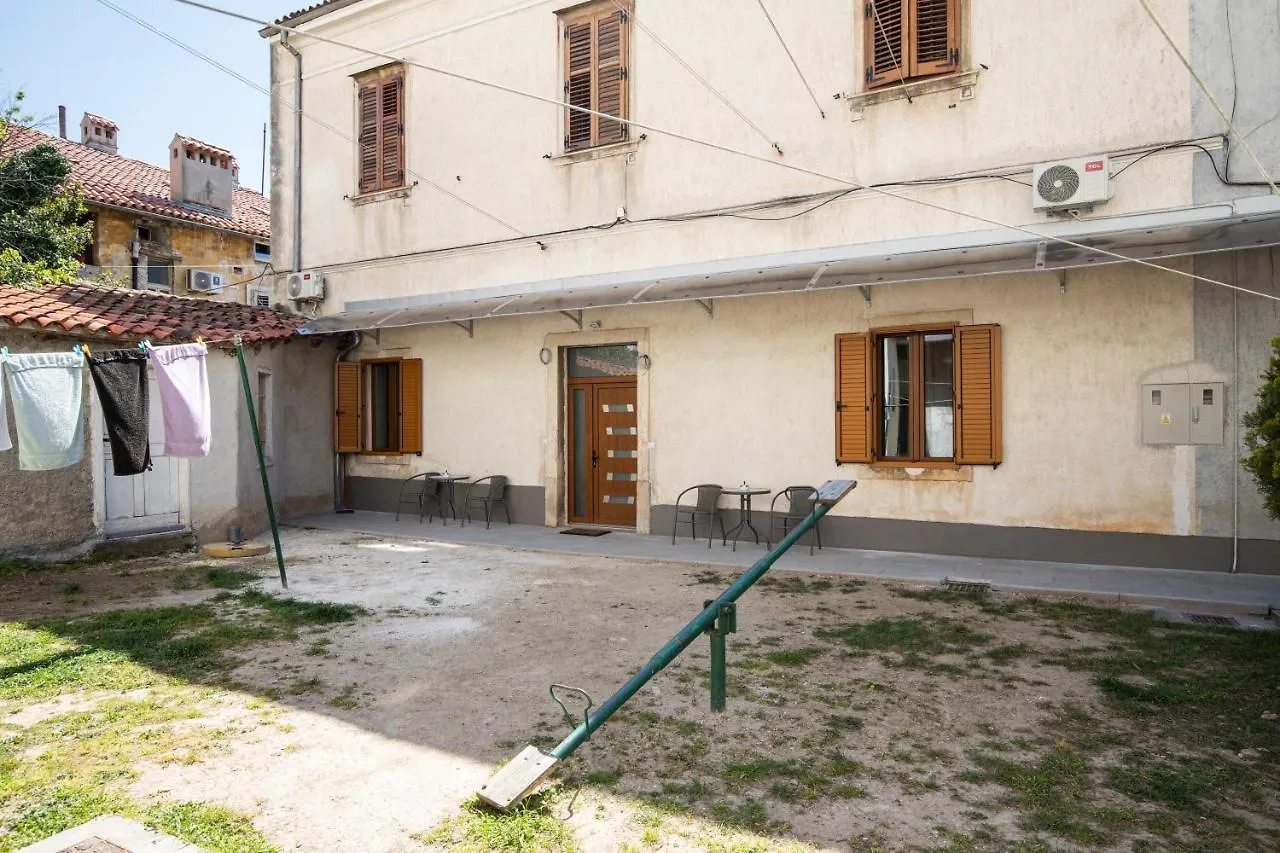 Centar City Pula Apartments 0*,